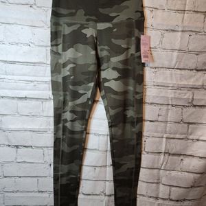 Wild Fable Womens Camo High-Rise Ankle Leggings